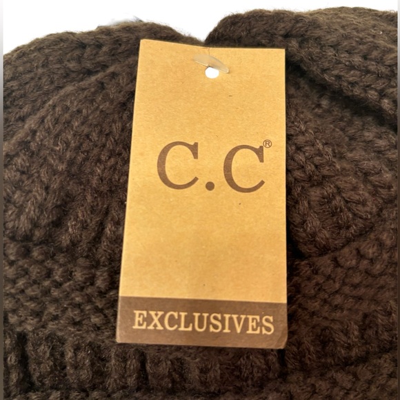 NWT-C.C chocolate brown warm chunky soft stretch cable knit beanie skully hat - Picture 3 of 4